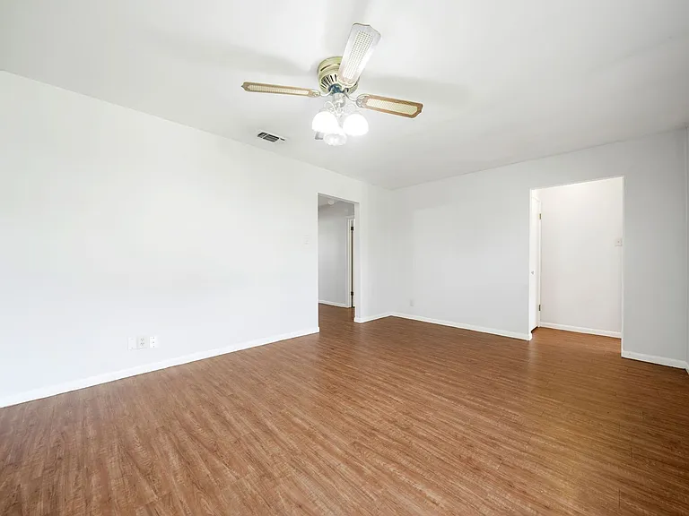 130 Algarita Rd — Photo 5