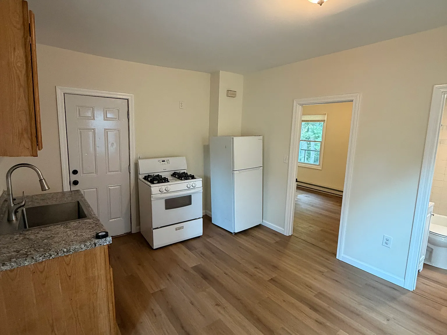 122 Willow St — Photo 2