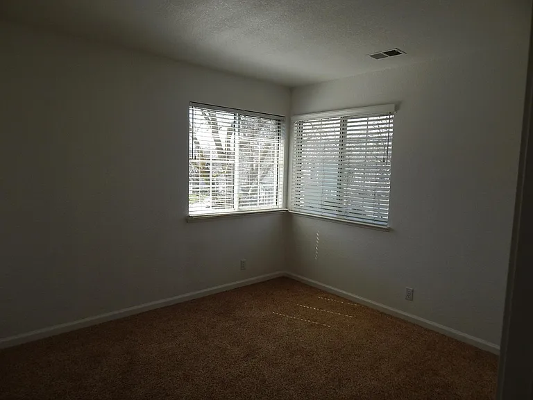 1200 Farragut Cir — Photo 16