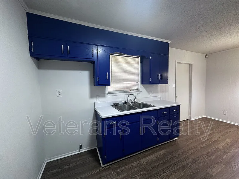 3 bed, 2.0 bath, 1433 sqft, $1,250 — Photo 4