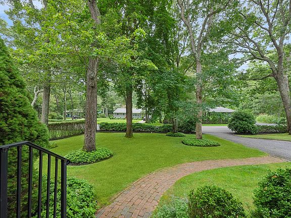 3rd image of 13 Beechwood Dr