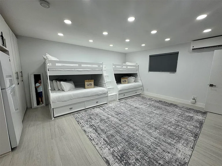 1800 SE Admirals Way — Photo 36