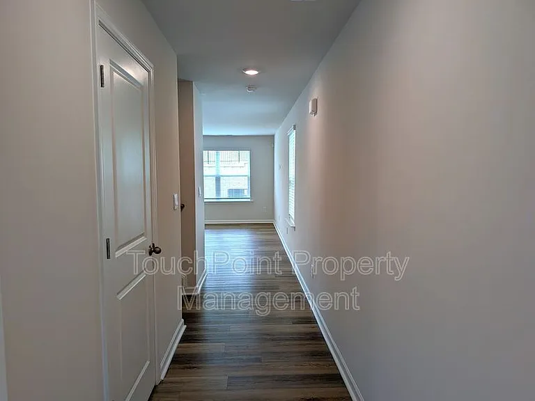 5131 Hyrule Dr — Photo 2