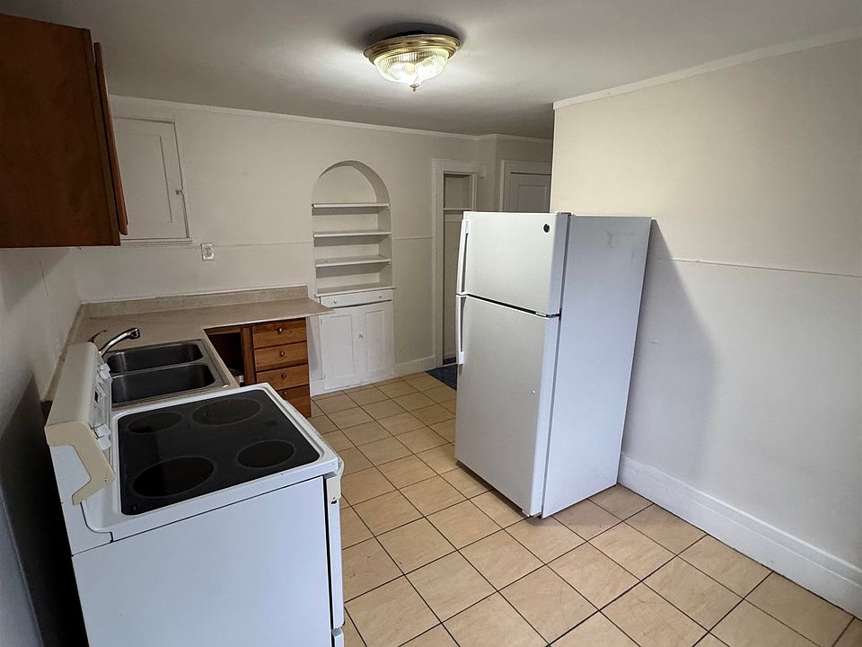1st image of 55 High St #4