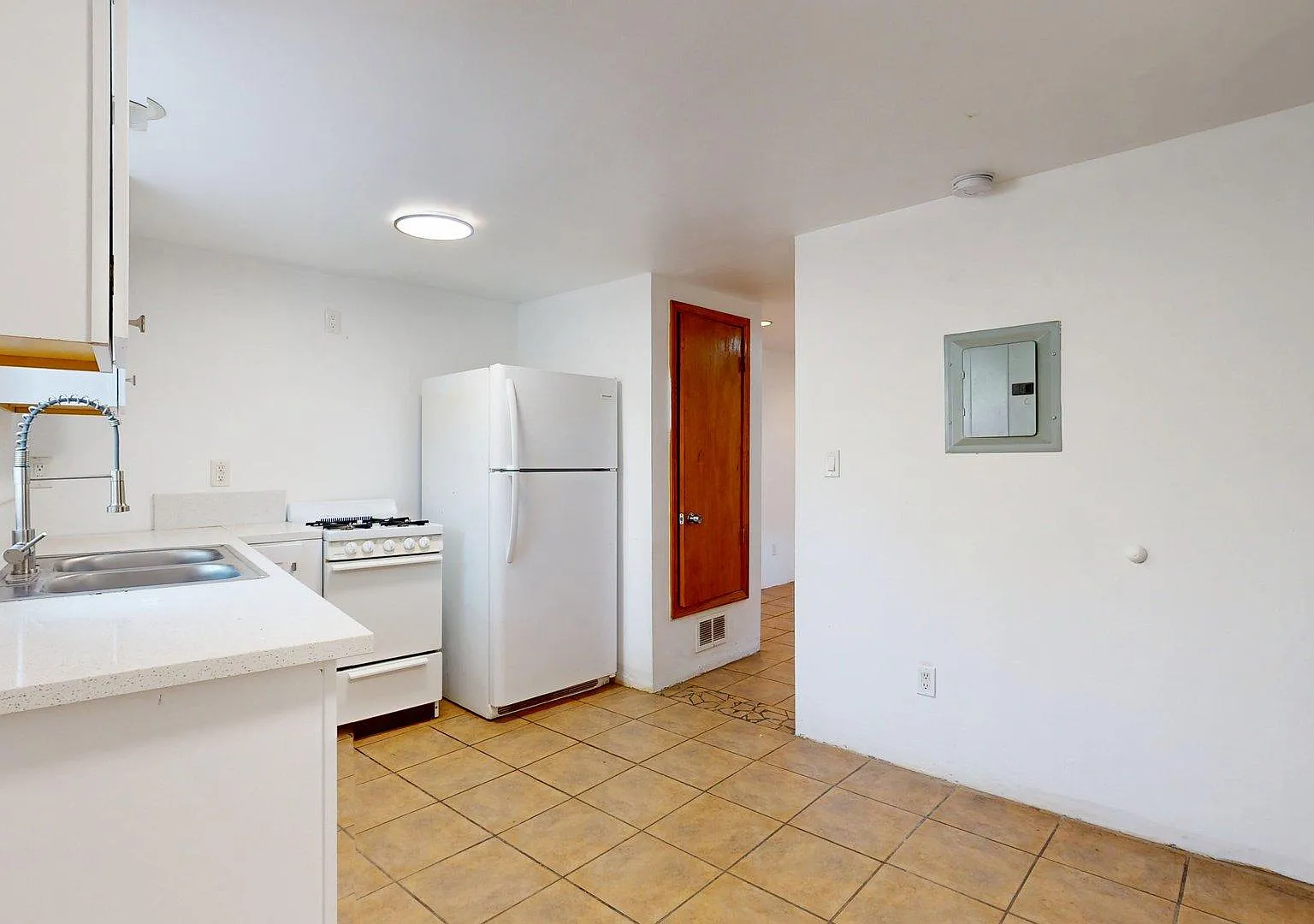 1 bed, 450 sqft, $1,200 — Photo 3