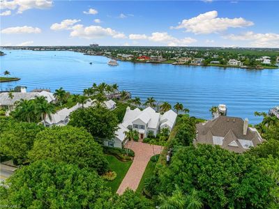 901 Galleon DR, Naples, FL, 34102