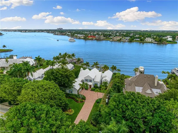 901 Galleon DR, NAPLES, FL 34102