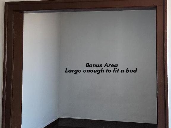 Bonus Area (It's like a miniature room). Great for an office or a mini bedroom.