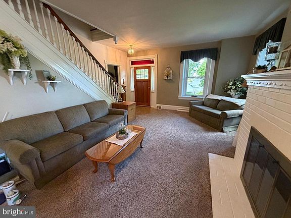 4th image of 1564 Millport Rd