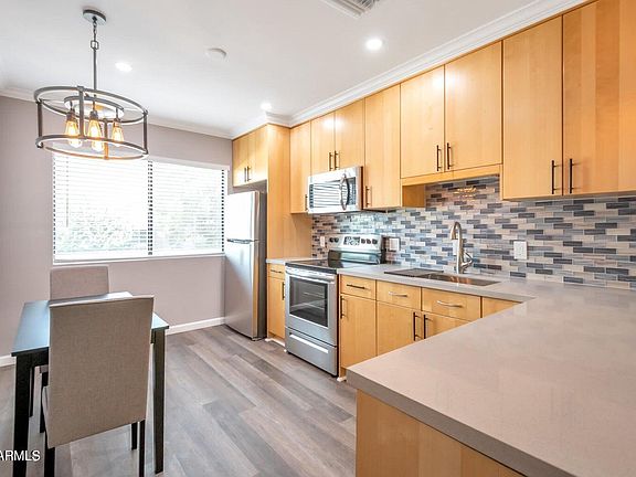 4th image of 721 E MONTEBELLO Avenue #225