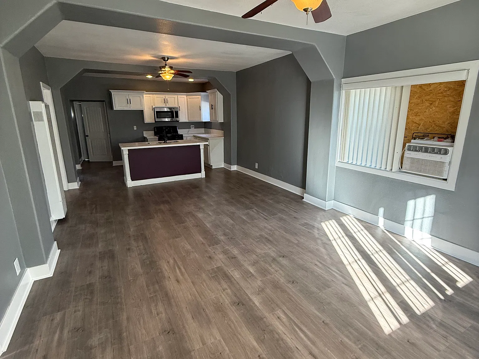423 E Belmont St — Photo 2