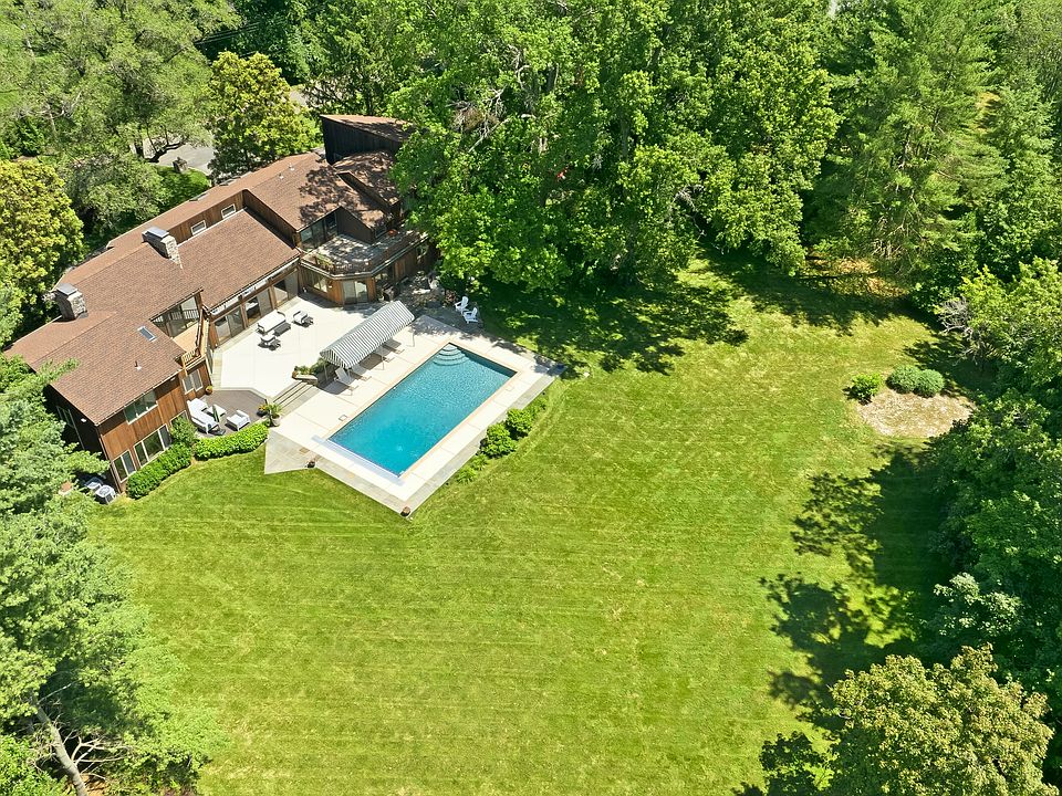 1st image of 10 Beverly Rd