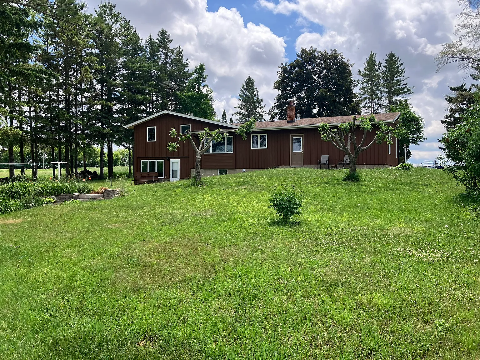 4 bed, 1975 sqft, $2,100 — Photo 2