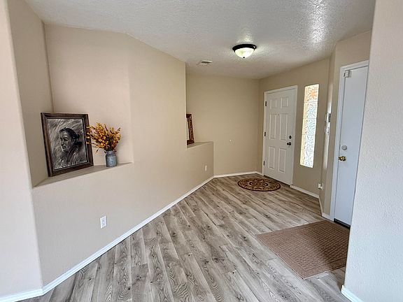 3rd image of 3043 Zia St NE