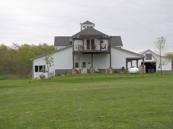 Side view with porches