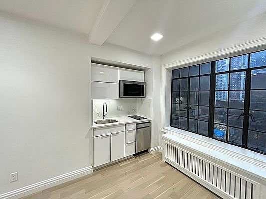 5th image of 5 Tudor City Pl #1966