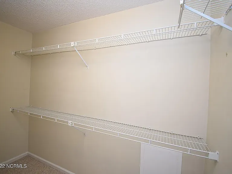 623 Bayberry Ln — Photo 9