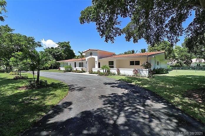 1st image of 6425 Chapman Field Dr