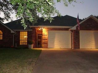 609 Cooper St, Ennis, TX 75119