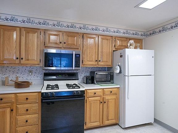 4th image of 50 Highland St #250