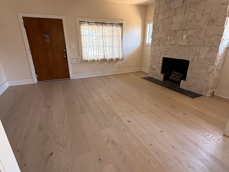2255 W 29th St — Photo 3