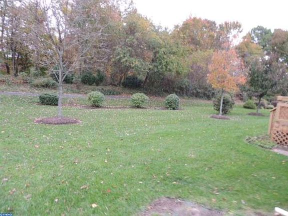 4th image of 218 W Red Lion Dr