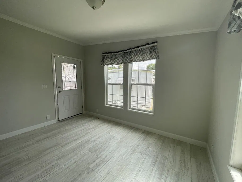3 bed, 2.0 bath, 1352 sqft, $1,799 — Photo 3