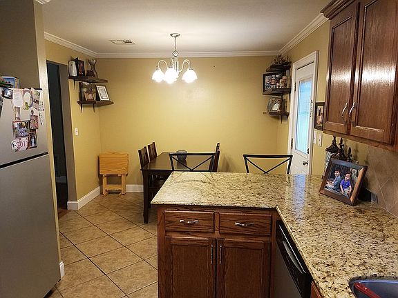 3rd image of 119 Cecelia St