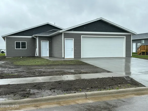 32 26th St SW, Watertown, SD 57201