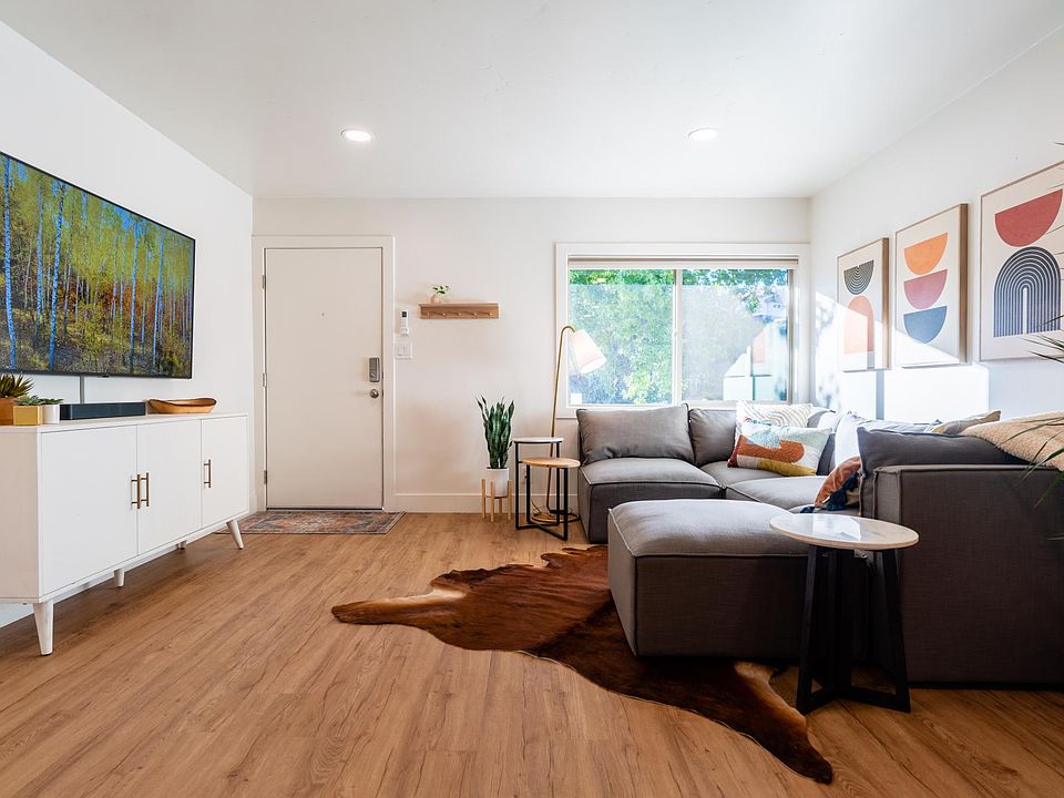 Beautifully furnished end-unit