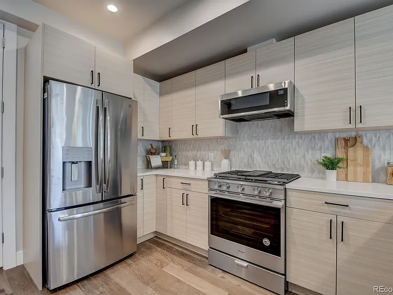 3875 E 4th Ave #4 — Photo 7