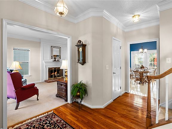 5th image of 122 Misty Crest Cir