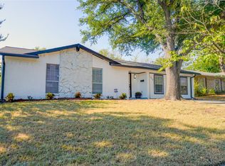 313 Boulder Ct, Burleson, TX 76028