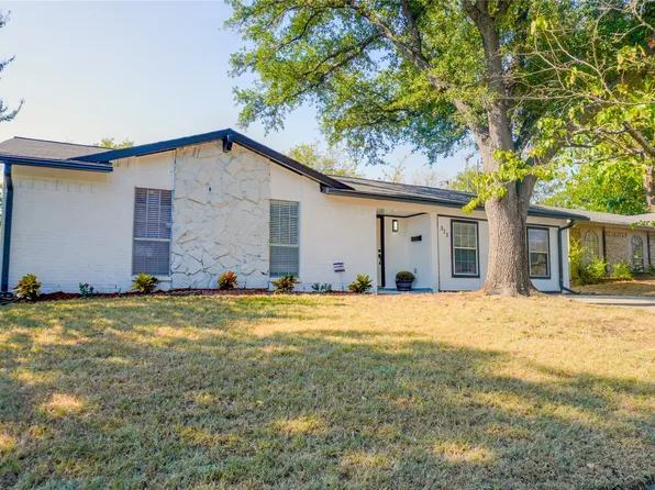 313 Boulder Ct, Burleson, TX 76028