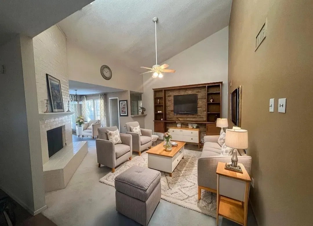 3 bed, 2.5 bath, 2500 sqft, $2,600 — Photo 3