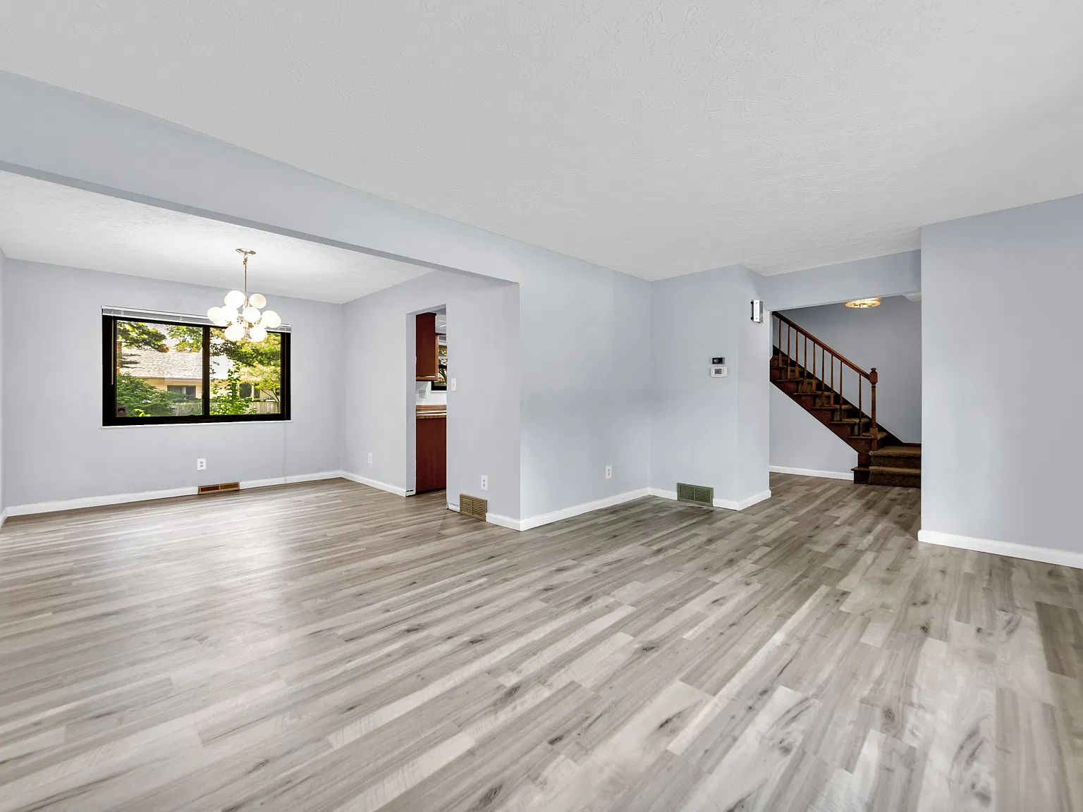 3 bed, 1907 sqft, $2,300 — Photo 4