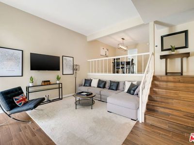 13835 Riverside Dr, Sherman Oaks, CA, 91423