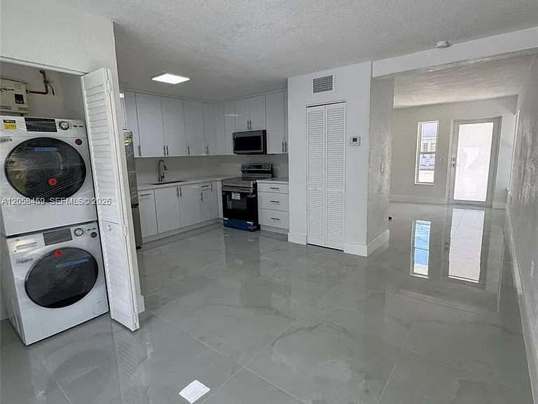 3315 NW 13th Ter #3315 — Photo 5
