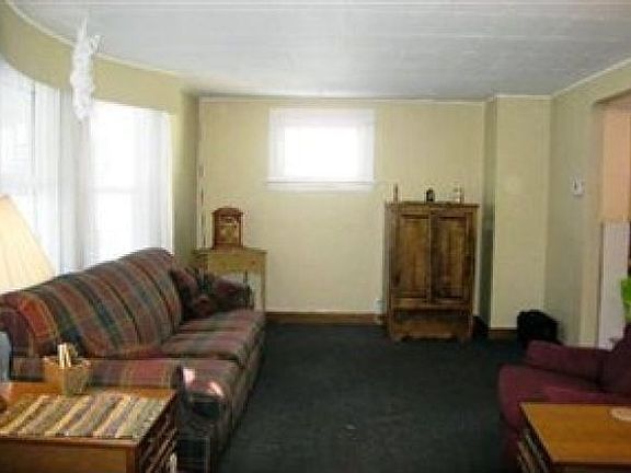 2nd image of 1539 Roycroft Ave