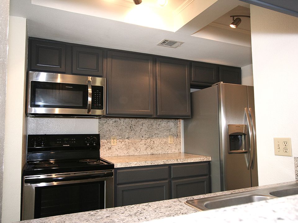 Completed updated Kitchen w stainless steel appliances