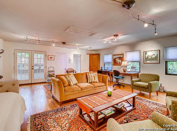 5th image of 123 Schreiner Pl