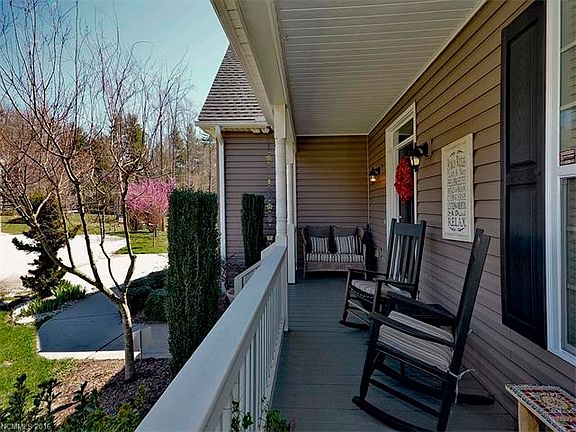 4th image of 72 S Crab Meadow Dr