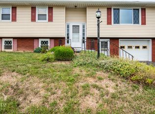 6 Daffodil Ln, Lock Haven, PA 17745