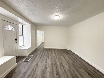 2nd image of 387 N G St #1B-1Ba-800Sqft