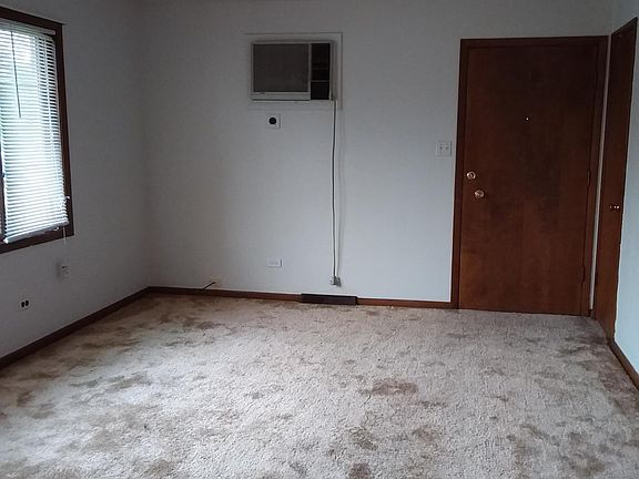 5th image of 379 Buffalo Ave APT 1F