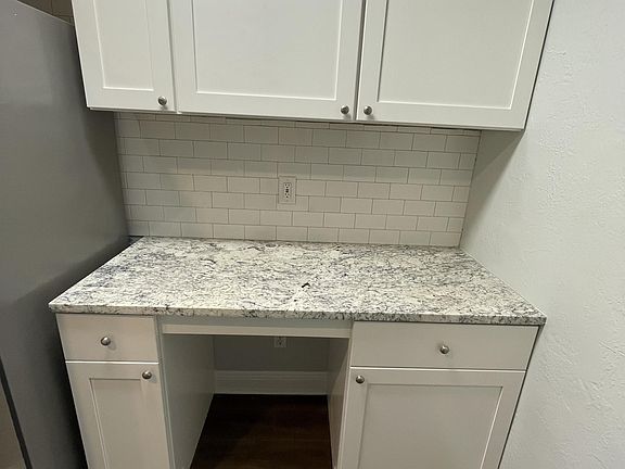 3rd image of 551 12th Ave NE #10945198