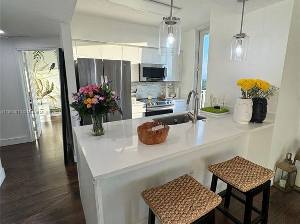 215 SW 42nd Ave #PENTHOUSE 01