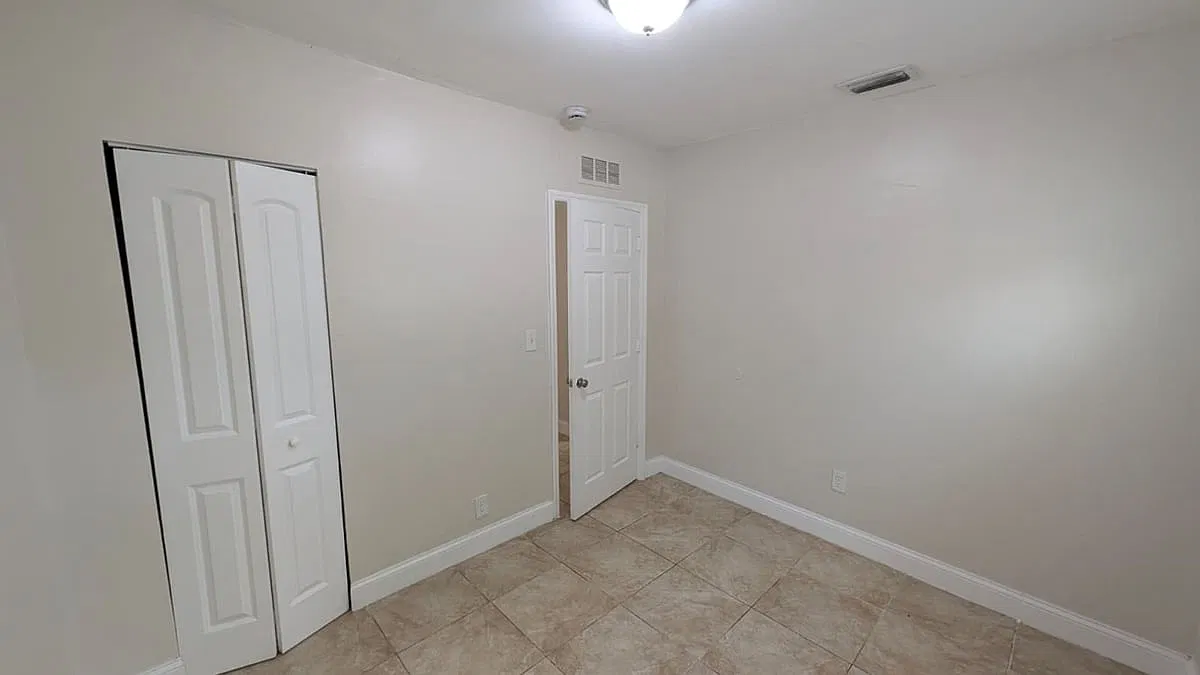 2511 NW 9th Street - 2511 NW 9th Street — Photo 4