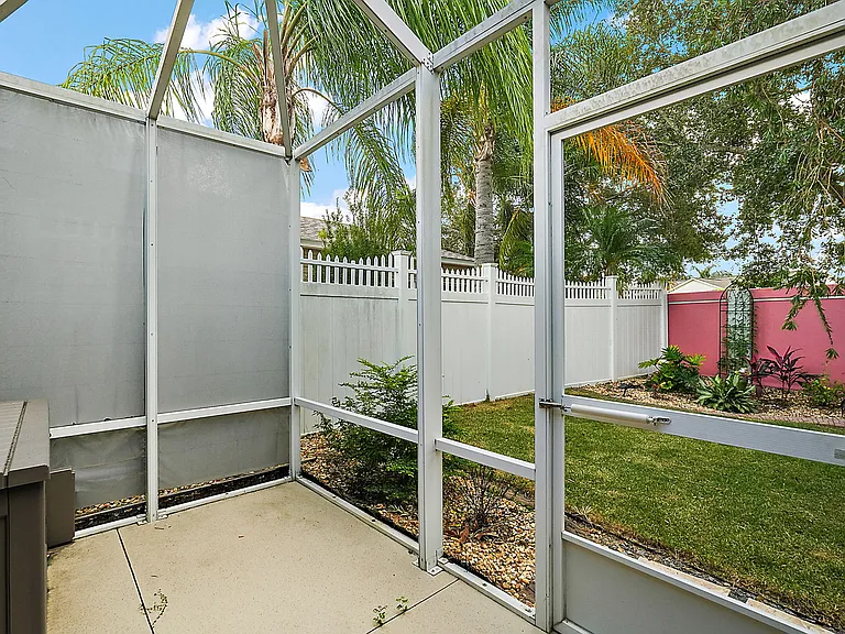 1468 Rosedale Way — Photo 32