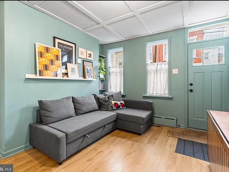 408 E Flora St — Photo 2